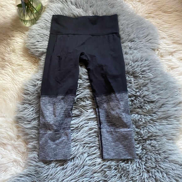 Lululemon Seamless Cropped Leggings - Picture 2 of 13